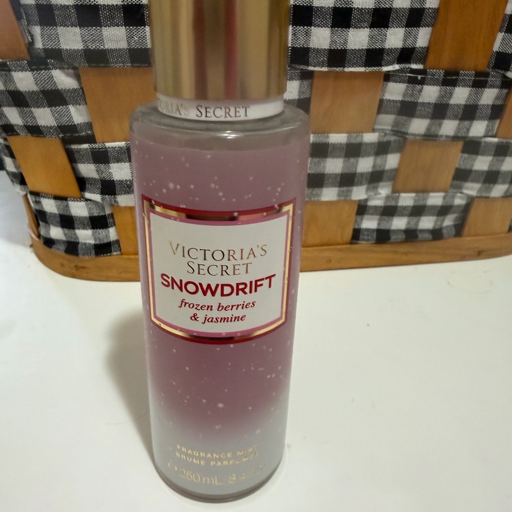 Victoria's Secret Snowdrift Fragrance Mist - Pink and Gold